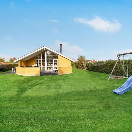 Stunning In With 4 Bedrooms And Sauna 別荘
