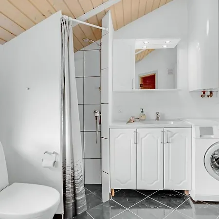 Stunning In With 4 Bedrooms And Sauna 別荘 *