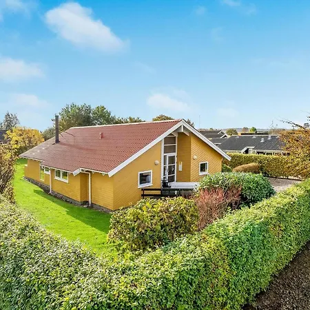 Stunning In With 4 Bedrooms And Sauna 別荘