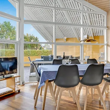 Stunning In With 4 Bedrooms And Sauna 別荘 ハザスレウ