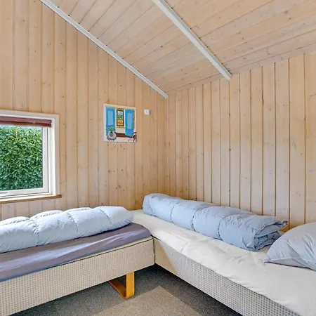 別荘 Stunning In With 4 Bedrooms And Sauna ハザスレウ
