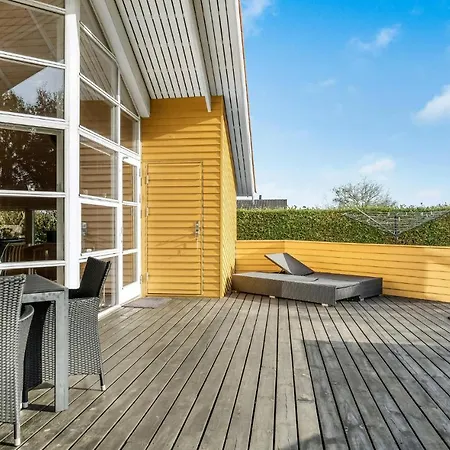 別荘 Stunning In With 4 Bedrooms And Sauna